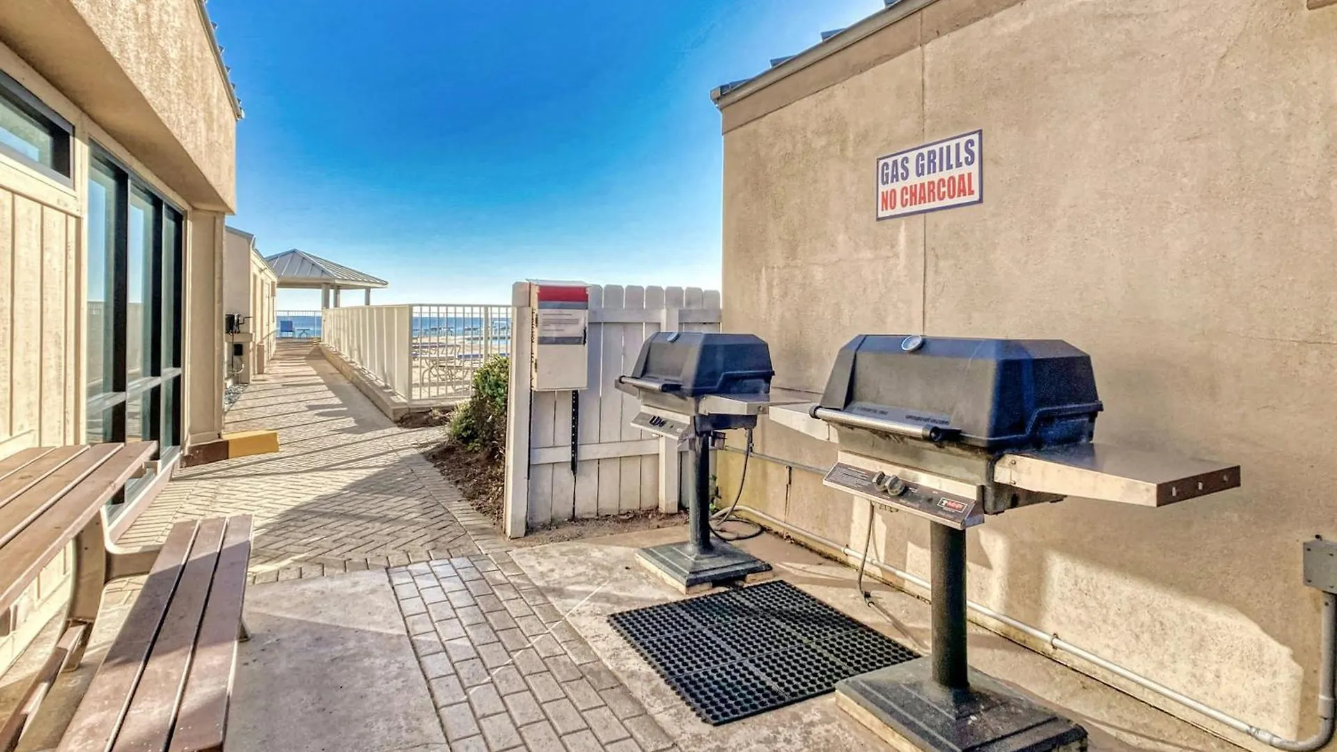 Beach House Condominiums B604 - Beachfront With Pool, Wifi, & Beach Service Destin