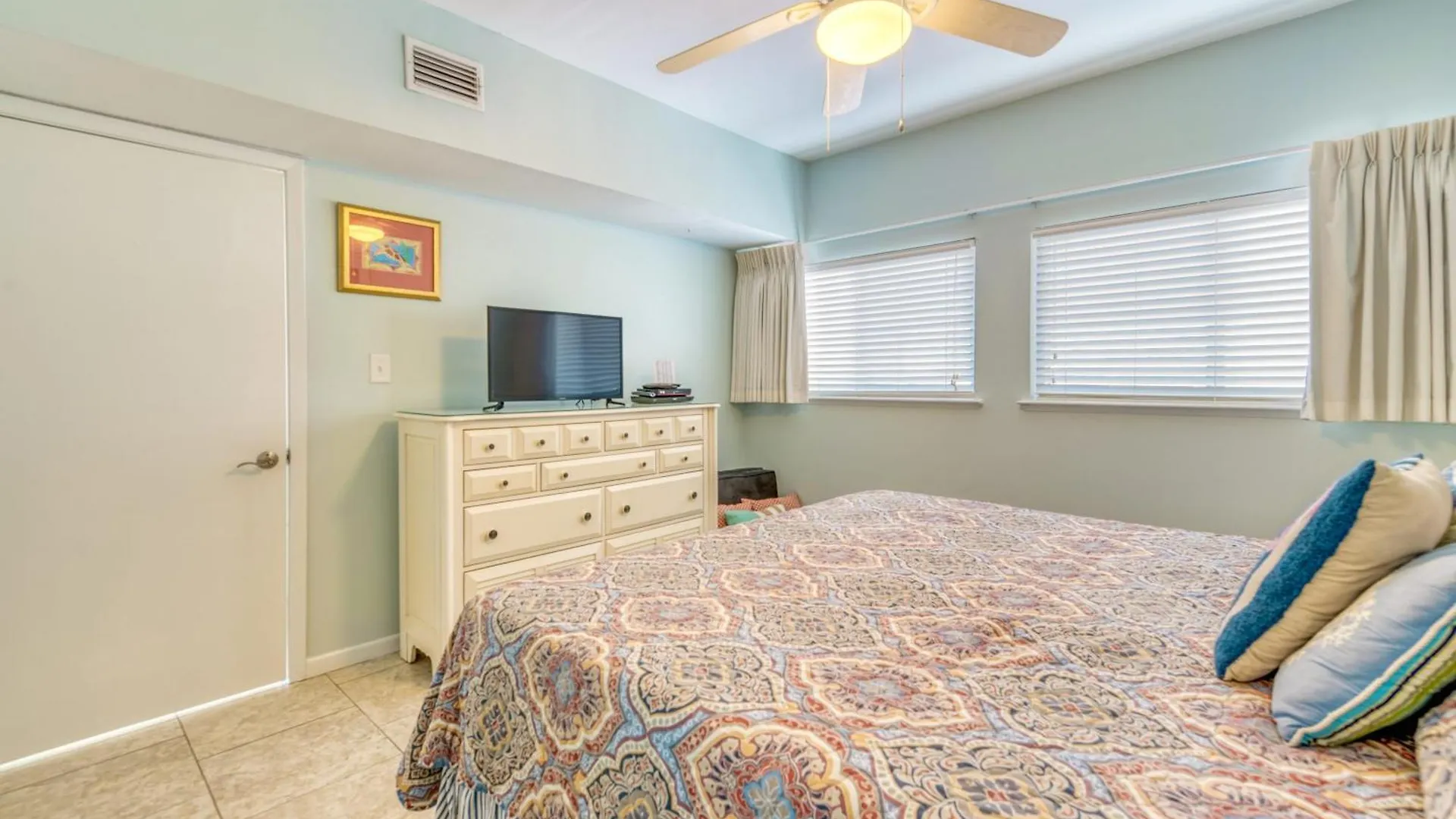 Beach House Condominiums B604 - Beachfront With Pool, Wifi, & Beach Service Destin Apartment