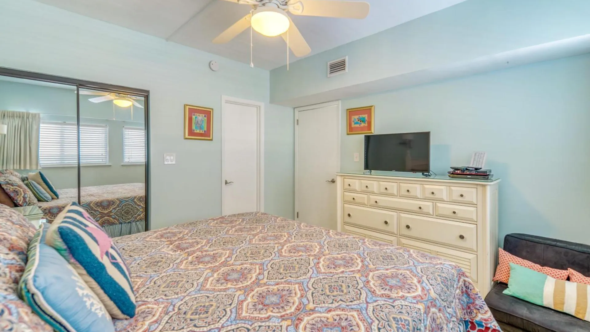 Beach House Condominiums B604 - Beachfront With Pool, Wifi, & Beach Service Destin
