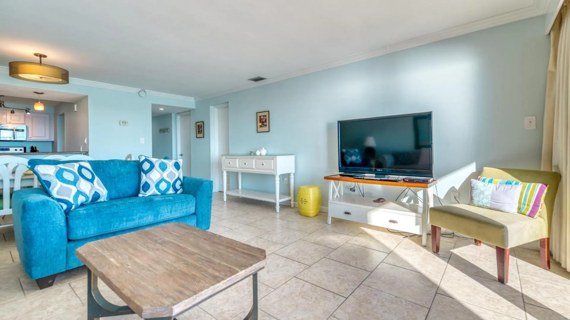 Beach House Condominiums B604 - Beachfront With Pool, Wifi, & Beach Service Destin Apartment