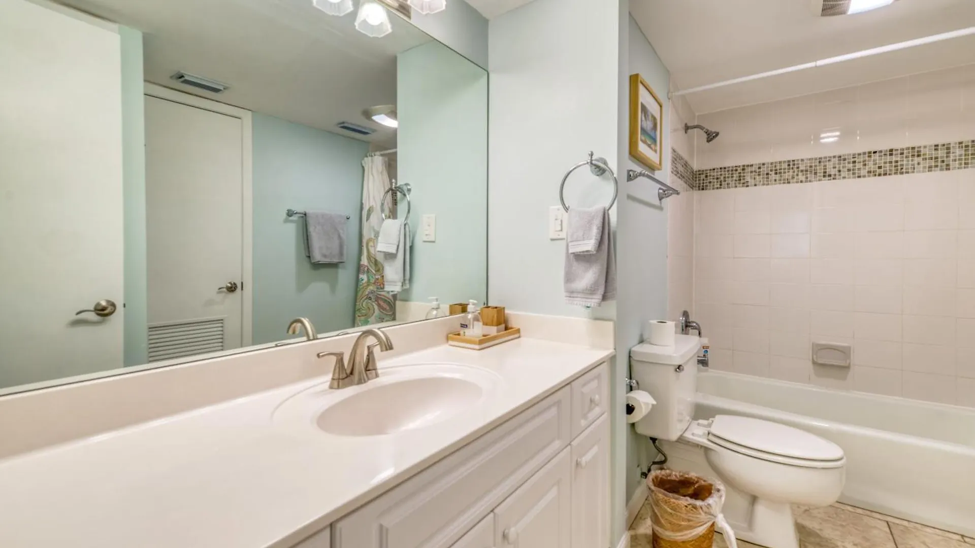 Beach House Condominiums B604 - Beachfront With Pool, Wifi, & Beach Service Destin